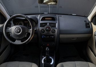 Подержанный автомобиль Renault Megane Sedan 2006 года (9 фото)