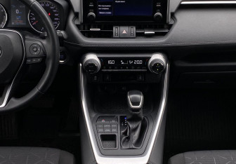 Подержанный автомобиль Toyota RAV4 2019 года (14 фото)