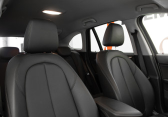 Подержанный автомобиль BMW X1 2015 года (32 фото)