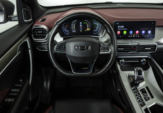 Подержанный автомобиль Geely Coolray 2022 года (10 фото)