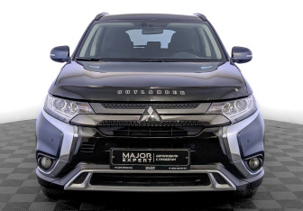 Подержанный автомобиль Mitsubishi Outlander 2021 года (2 фото)