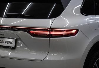 Подержанный автомобиль Porsche Cayenne 2019 года (24 фото)