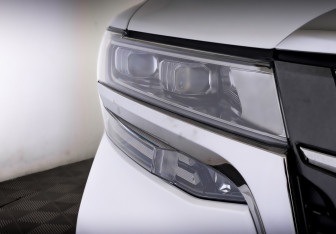 Подержанный автомобиль Toyota Alphard 2021 года (17 фото)