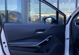 Подержанный автомобиль Toyota Corolla Sedan 2019 года (19 фото)