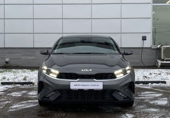 Подержанный автомобиль Kia Cerato Sedan 2022 года (2 фото)