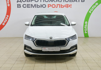 Подержанный автомобиль Skoda Octavia Liftback 2021 года (2 фото)