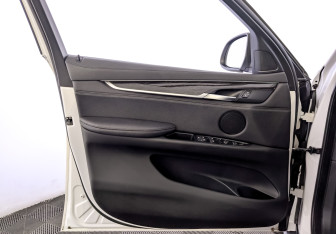 Подержанный автомобиль BMW X6 2019 года (19 фото)