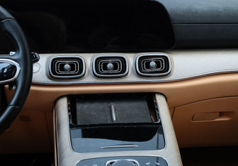 Подержанный автомобиль Jaecoo J8 2024 года (13 фото)