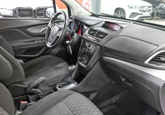 Подержанный автомобиль Opel Mokka 2015 года (11 фото)