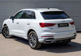 Подержанный автомобиль Audi Q3 2023 года (7 фото)