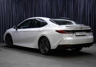 Новый Toyota Camry Sedan 2024 (7 фото)