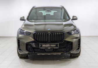 Подержанный автомобиль BMW X5 2023 года (2 фото)