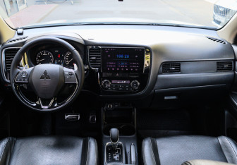 Подержанный автомобиль Mitsubishi Outlander 2013 года (9 фото)
