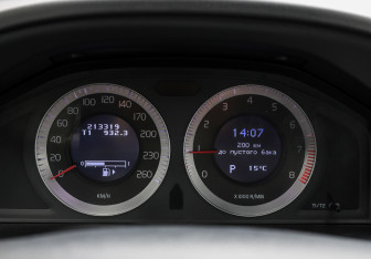 Подержанный автомобиль Volvo XC60 2010 года (12 фото)