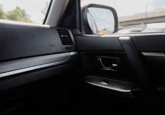 Подержанный автомобиль Mitsubishi Pajero 2011 года (14 фото)