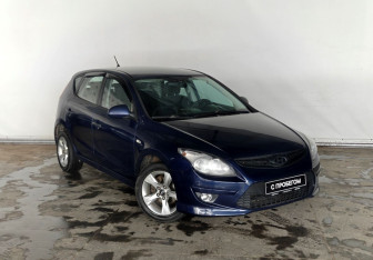 Подержанный автомобиль Hyundai i30 Hatchback 2010 года (3 фото)