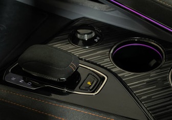 Подержанный автомобиль Zeekr 001 2023 года (18 фото)