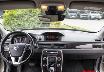 Подержанный автомобиль Volvo XC70 2014 года (12 фото)