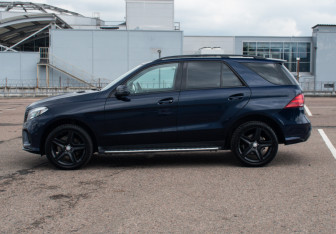 Подержанный автомобиль Mercedes-Benz GLE 2016 года (8 фото)
