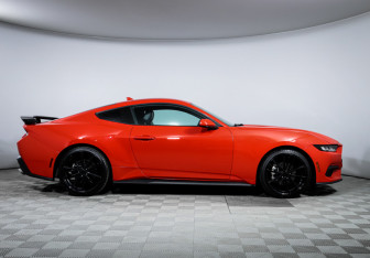 Подержанный автомобиль Ford Mustang Coupe 2024 года (4 фото)