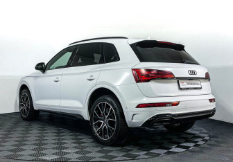 Подержанный автомобиль Audi Q5 2024 года (7 фото)