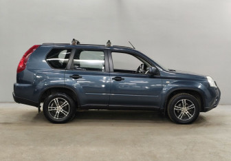 Подержанный автомобиль Nissan X-Trail 2012 года (4 фото)