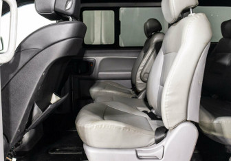 Подержанный автомобиль Hyundai Grand Starex 2012 года (12 фото)