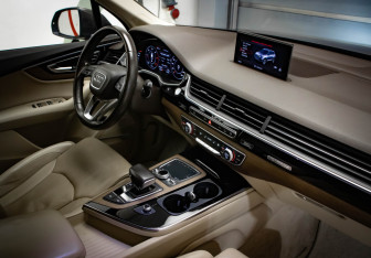 Подержанный автомобиль Audi Q7 2016 года (29 фото)