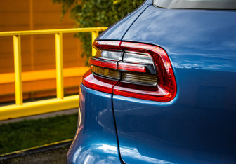 Подержанный автомобиль Porsche Macan 2018 года (15 фото)