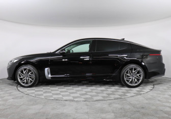 Подержанный автомобиль Kia Stinger 2022 года (8 фото)