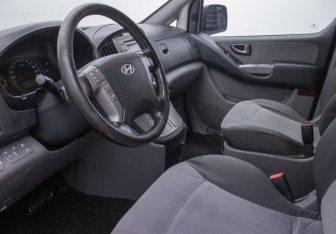 Подержанный автомобиль Hyundai H-1 2015 года (8 фото)