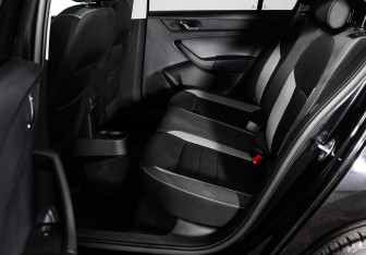 Подержанный автомобиль Skoda Rapid Liftback 2017 года (10 фото)