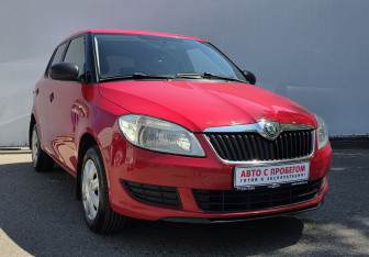 Подержанный автомобиль Skoda Fabia Hatchback 2013 года (3 фото)