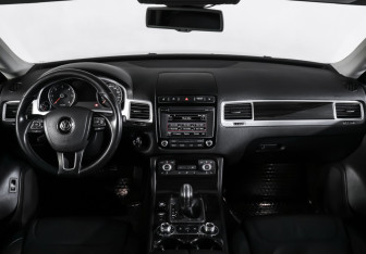 Подержанный автомобиль Volkswagen Touareg 2016 года (17 фото)