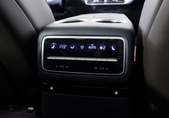 Подержанный автомобиль LiXiang L9 2023 года (19 фото)