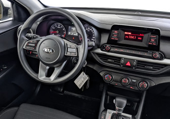 Подержанный автомобиль Kia Cerato Sedan 2019 года (28 фото)