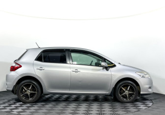 Подержанный автомобиль Toyota Auris Hatchback 2011 года (4 фото)
