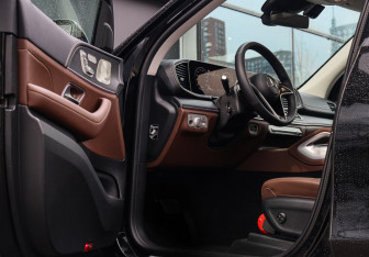 Подержанный автомобиль Mercedes-Benz GLE 2025 года (14 фото)