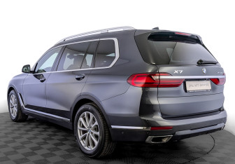 Подержанный автомобиль BMW X7 2019 года (7 фото)