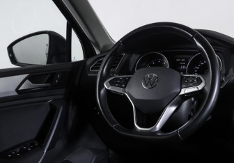 Подержанный автомобиль Volkswagen Tiguan 2021 года (12 фото)