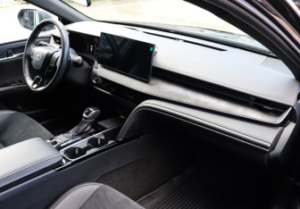 Подержанный автомобиль Toyota Camry Sedan 2025 года (8 фото)