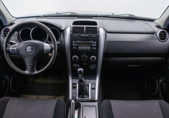 Подержанный автомобиль Suzuki Grand Vitara 2007 года (13 фото)