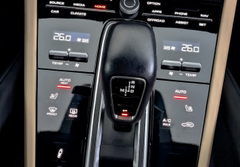 Подержанный автомобиль Porsche Cayenne 2021 года (21 фото)