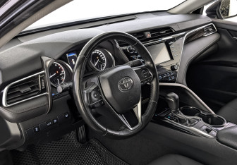 Подержанный автомобиль Toyota Camry Sedan 2019 года (15 фото)