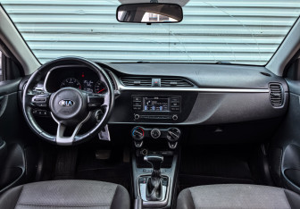 Подержанный автомобиль Kia Rio Hatchback 2021 года (14 фото)
