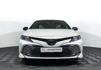 Подержанный автомобиль Toyota Camry Sedan 2019 года (2 фото)