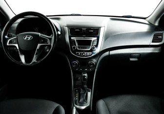 Подержанный автомобиль Hyundai Solaris Hatchback 2014 года (8 фото)