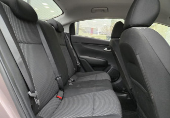 Подержанный автомобиль Kia Rio Sedan 2019 года (11 фото)