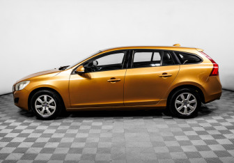 Подержанный автомобиль Volvo V60 2011 года (8 фото)