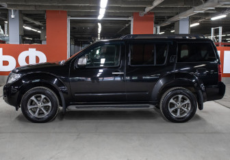 Подержанный автомобиль Nissan Pathfinder 2012 года (8 фото)